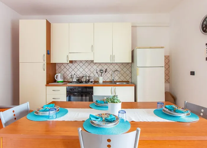 Flacher Rasen Rechts By Interhome شقة