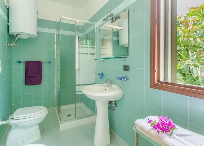 Flacher Rasen Rechts By Interhome * سبيكتشيولا