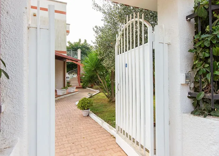 Flacher Rasen Rechts By Interhome