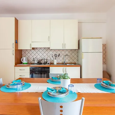 Flacher Rasen Rechts By Interhome Apartman