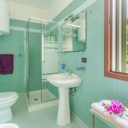Flacher Rasen Rechts By Interhome * Specchiolla